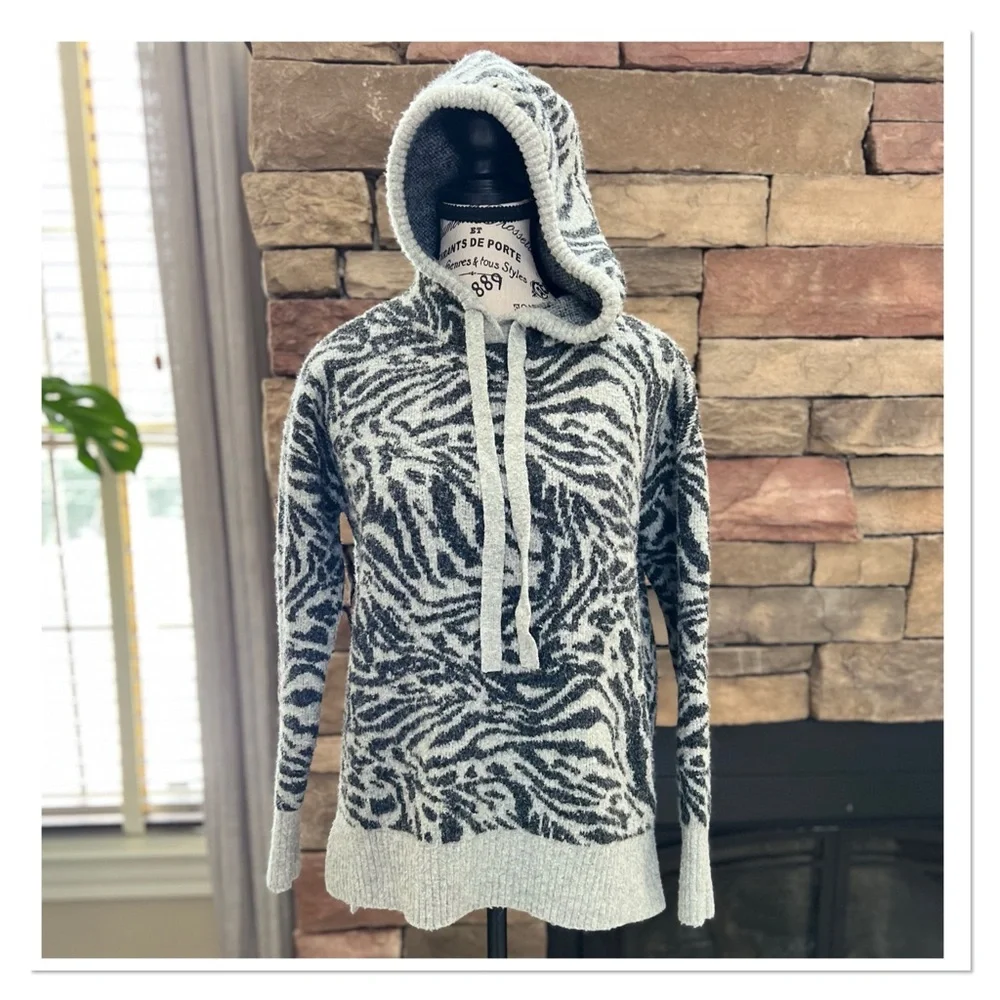 LOU & GREY Zebra Print Women's Hoodie Sweater - Picture 2 of 12